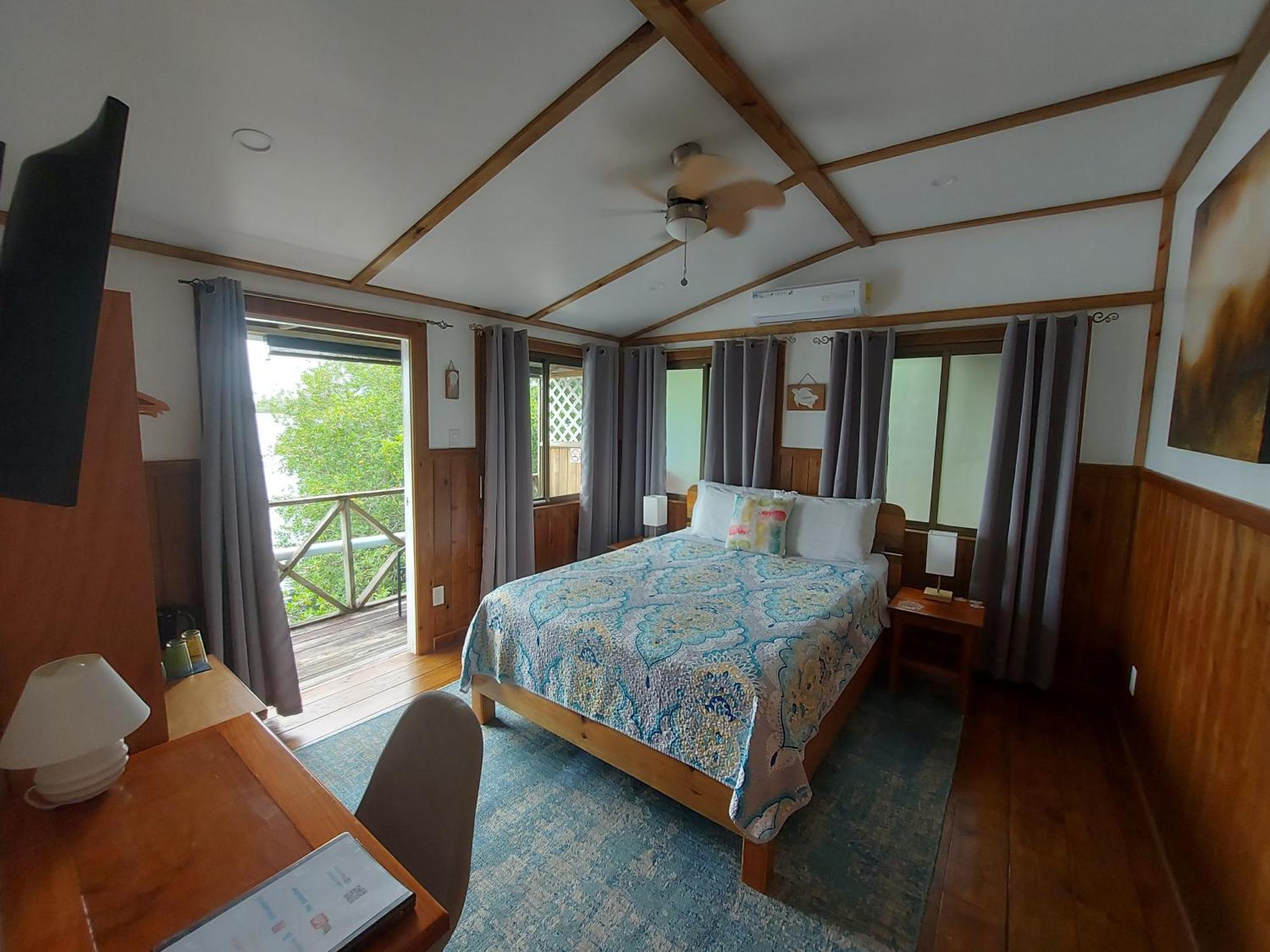 The Sunsetter Bed & Breakfast Bocas Town Ngoại thất bức ảnh